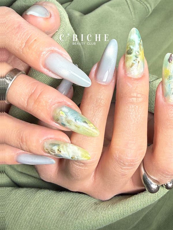 Manucure effet pierre jade